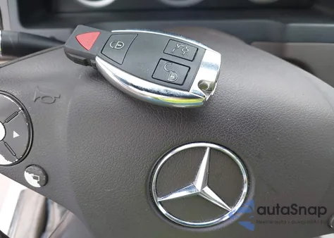 2009 Mercedes-Benz C 300 Luxury z USA, uszkodzony, nr VIN WDDGF54X29F217051